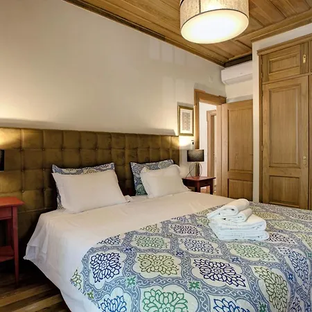 Localtraveling Cathedral & Castle - Family * Lissabon