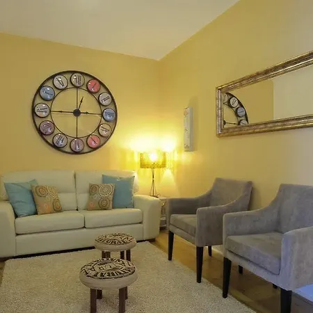 Localtraveling Cathedral & Castle - Family * Lissabon